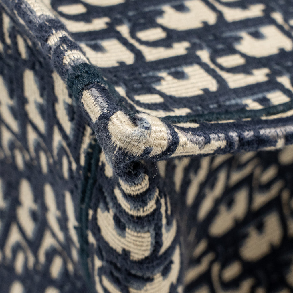 dior-large-book-tote-oblique-embroidery-ecru-blue-copy