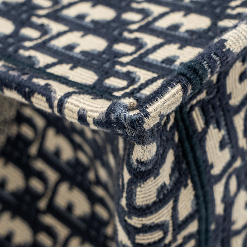 dior-large-book-tote-oblique-embroidery-ecru-blue-copy