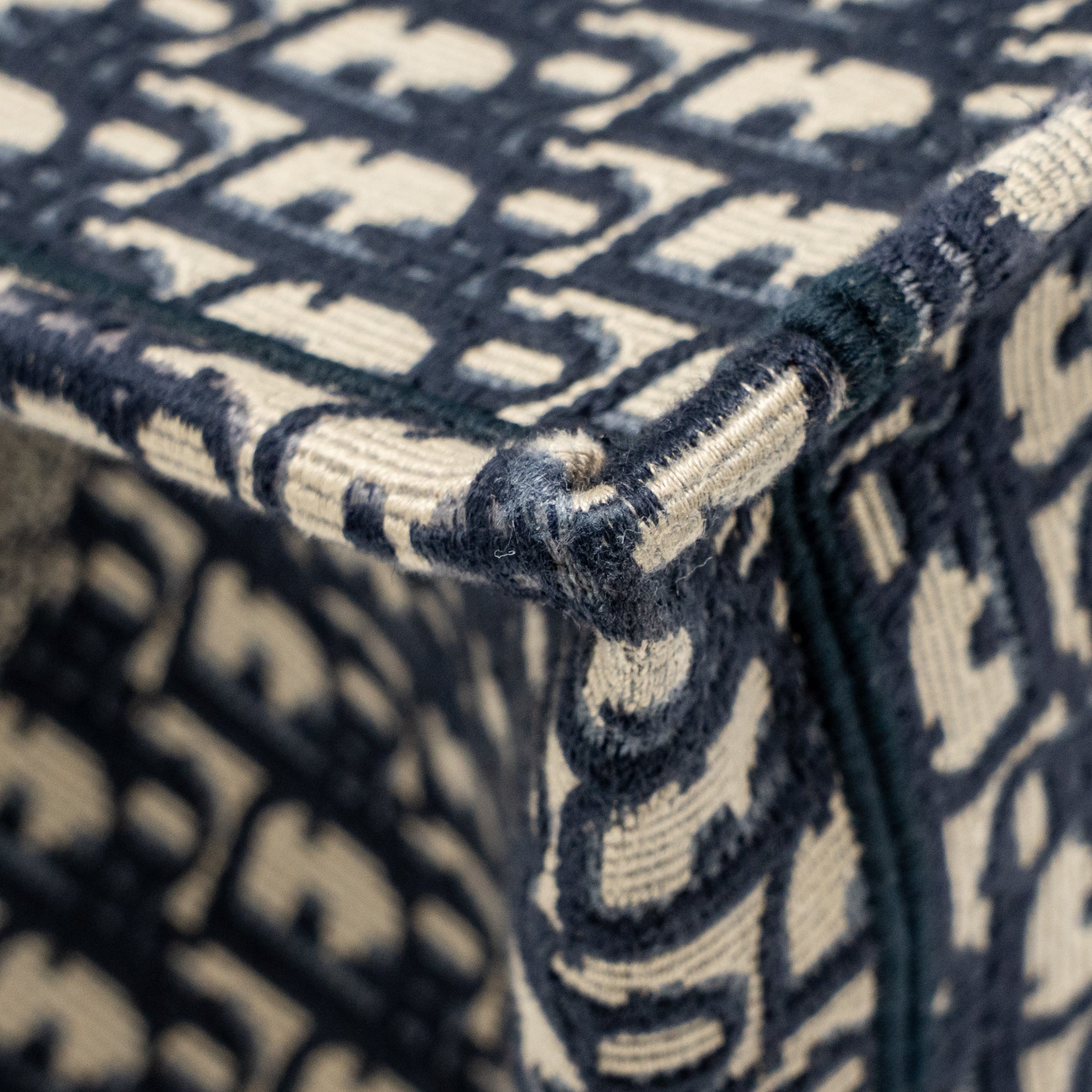 dior-large-book-tote-oblique-embroidery-ecru-blue-copy