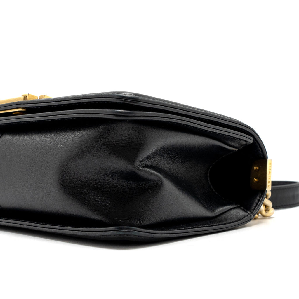 copy-of-chanel-medium-boy-bag-chevron-calfskin-black-ghw