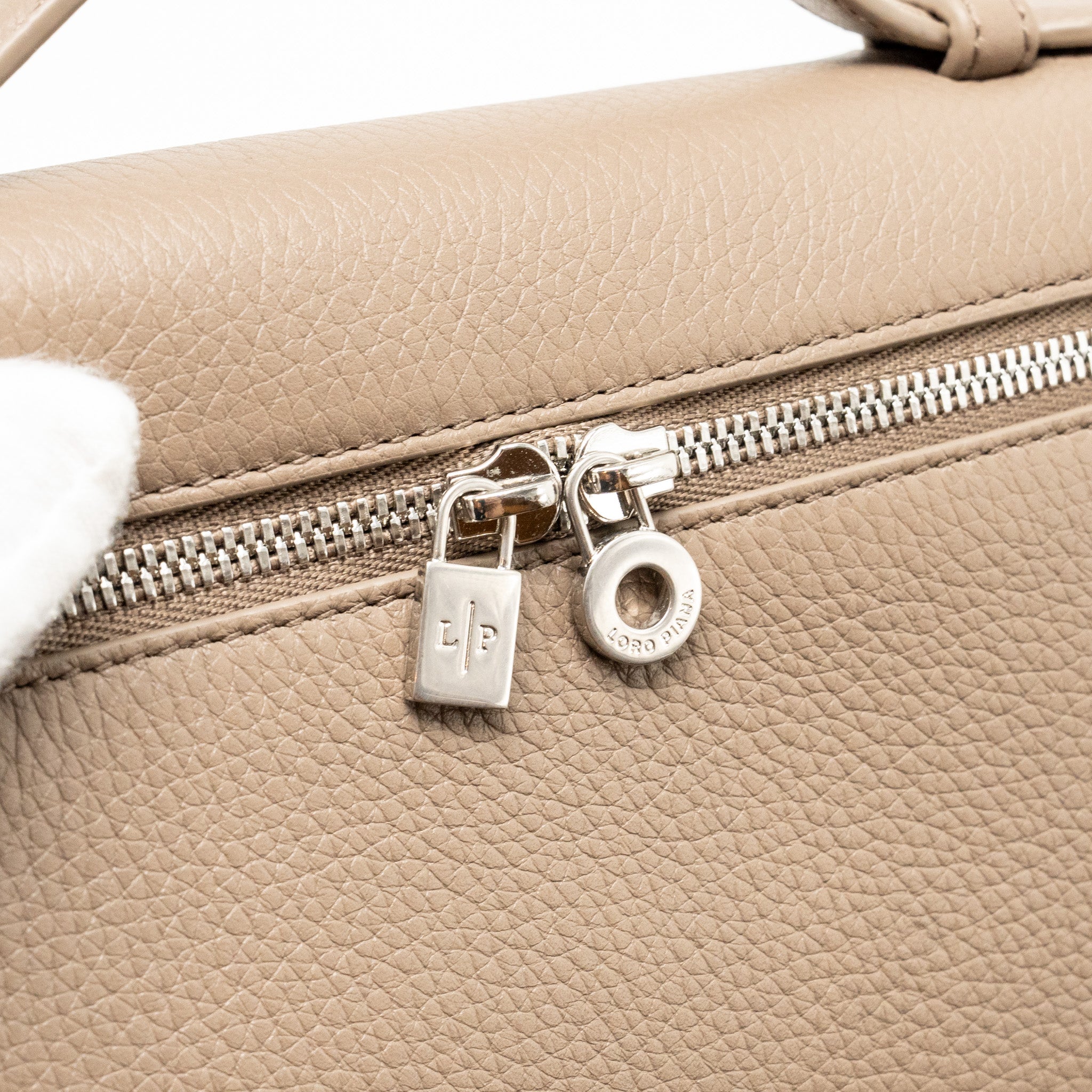 loro-piana-extra-pocket-l19-grained-calfskin-warm-mastic-shw