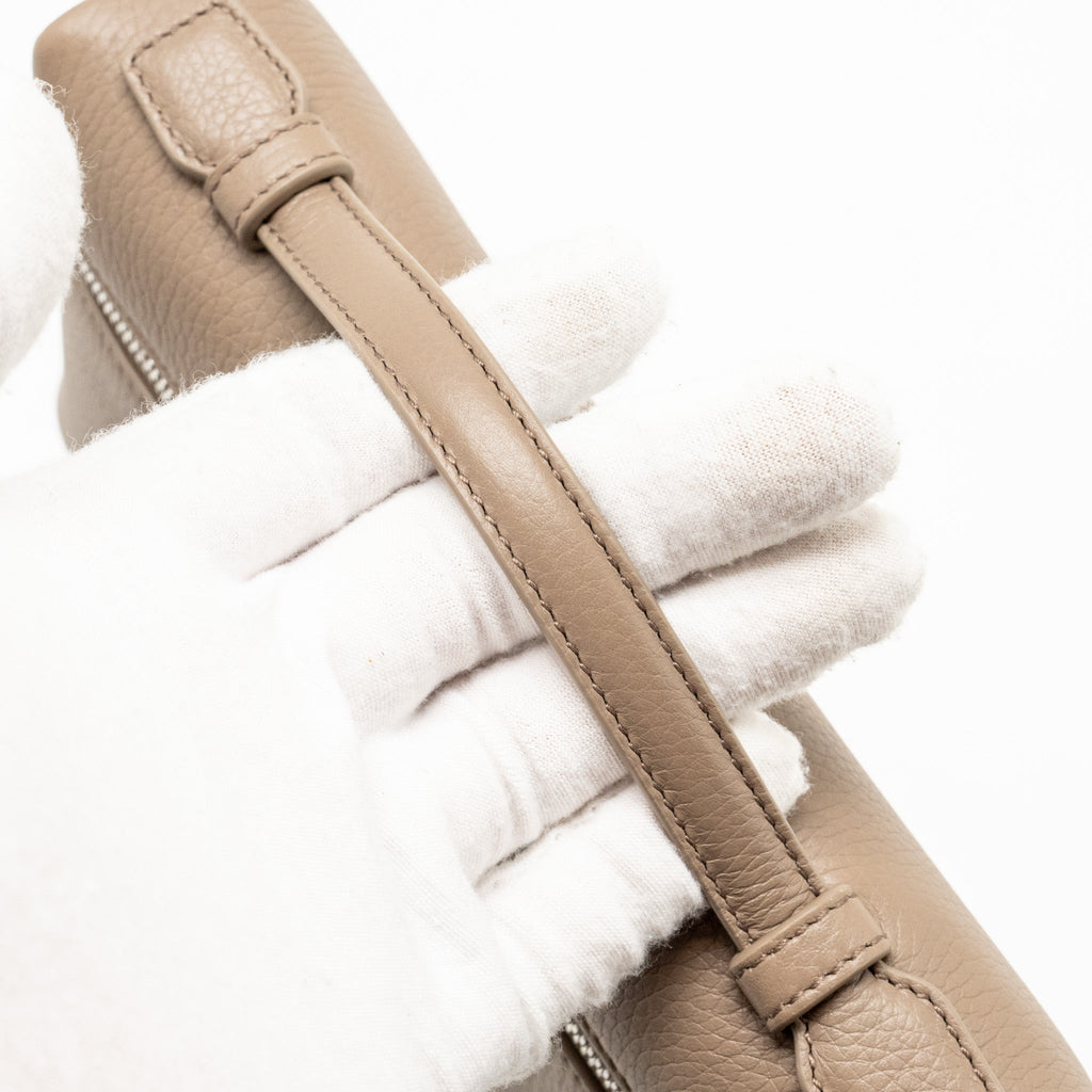 loro-piana-extra-pocket-l19-grained-calfskin-warm-mastic-shw