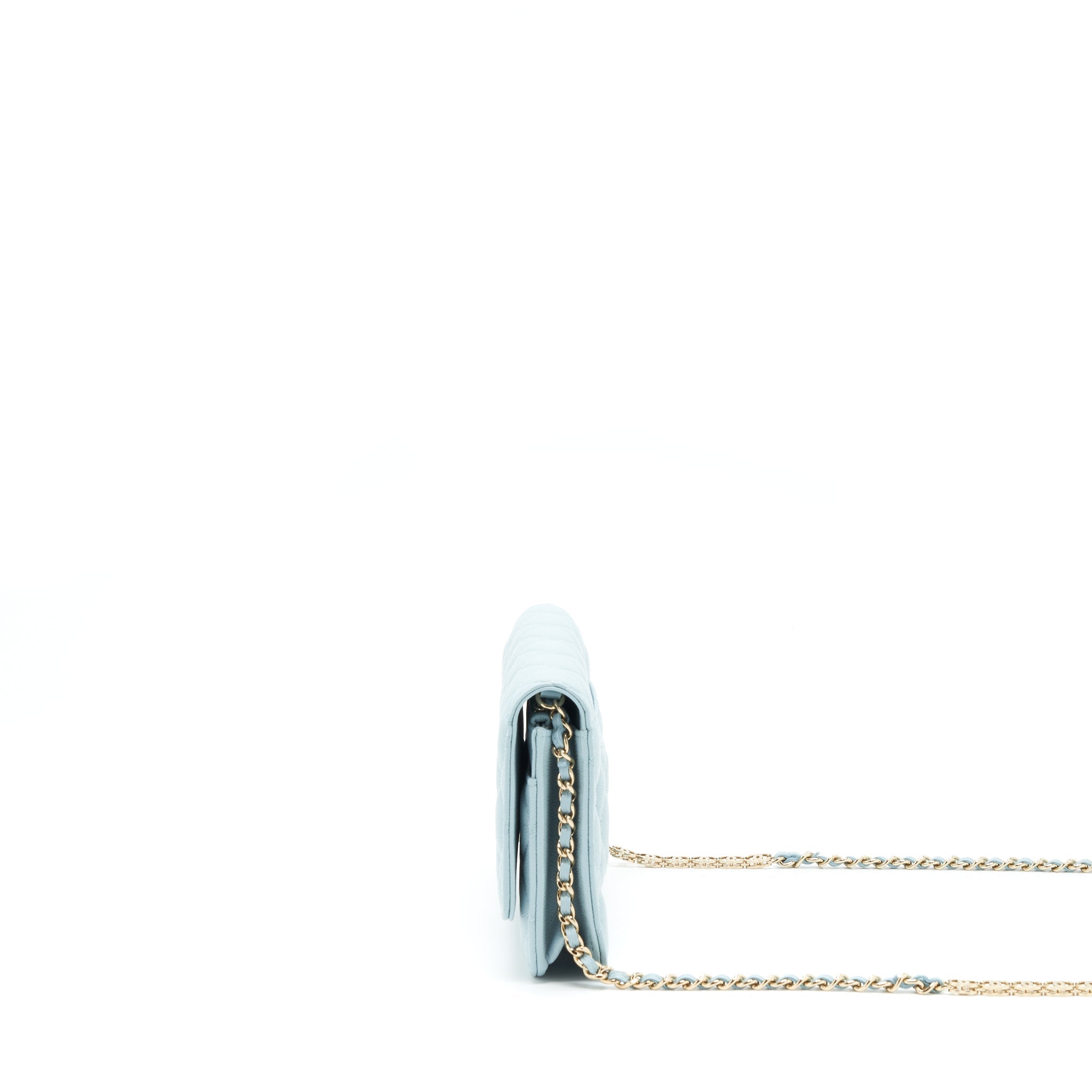 chanel-22p-wallet-on-chain-with-cc-logo-chain-caviar-light-blue-lghw