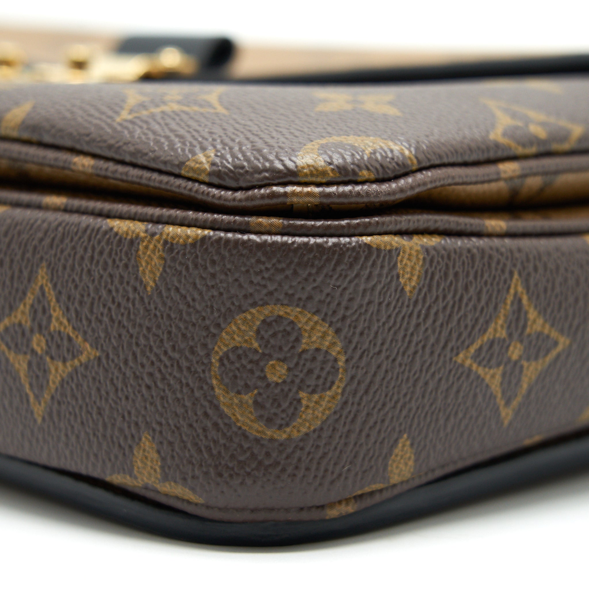 louis-vuitton-pochette-metis-monogram-reverse-canvas-1