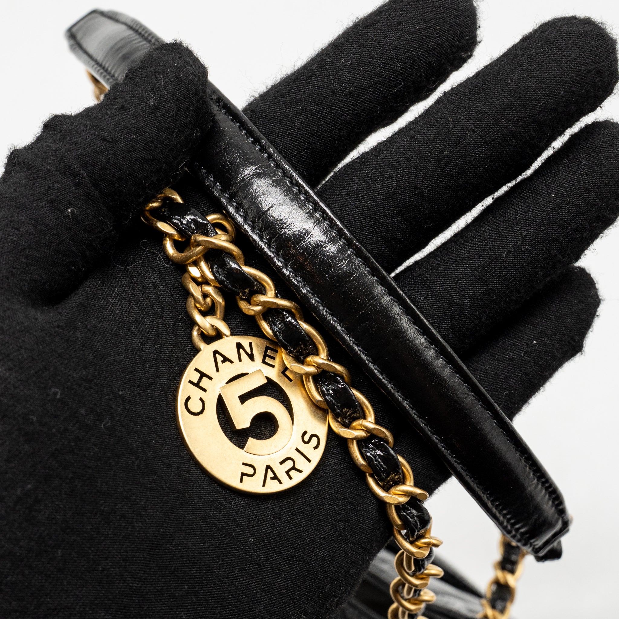 chanel-23c-hobo-black-shiny