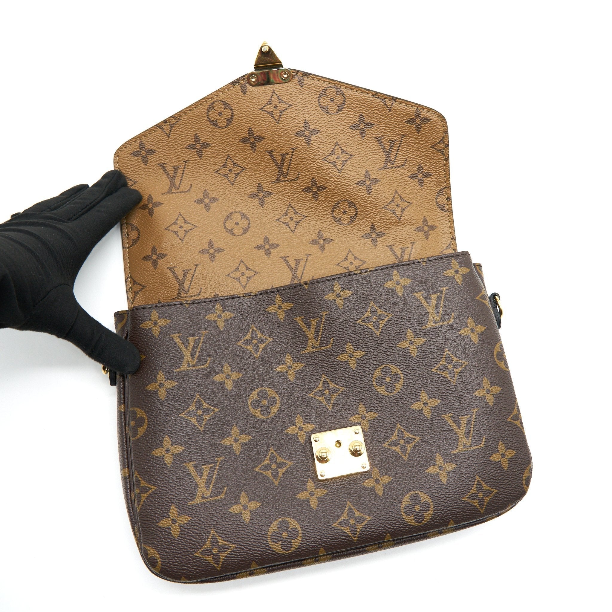 louis-vuitton-pochette-metis-monogram-reverse-canvas-2