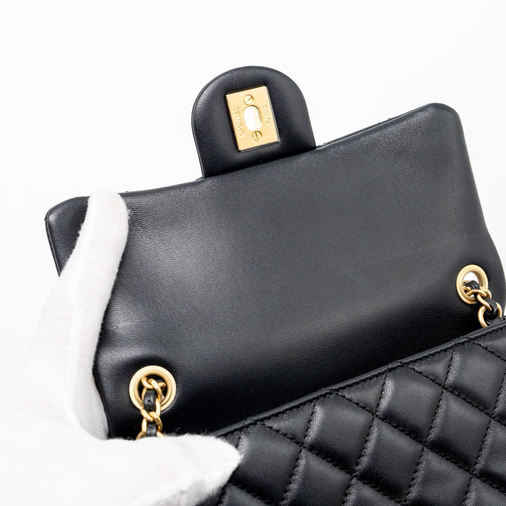 chanel-pearl-crush-mini-rectangular-flap-bag-lambskin-black-ghwmicrochip