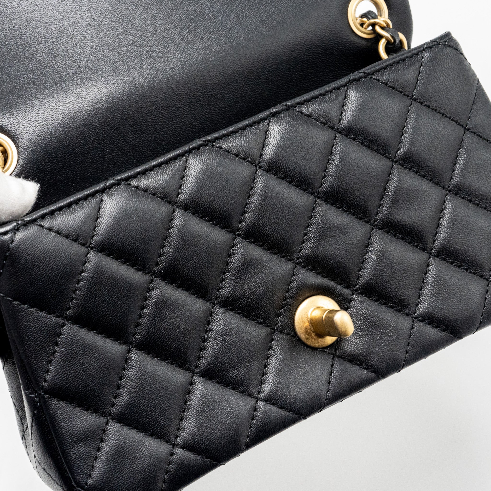 chanel-pearl-crush-mini-rectangular-flap-bag-lambskin-black-ghwmicrochip
