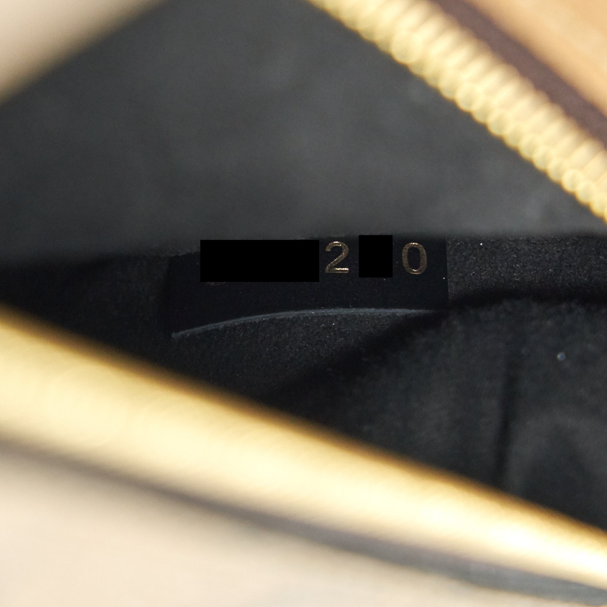 louis-vuitton-pochette-metis-monogram-reverse-canvas-1