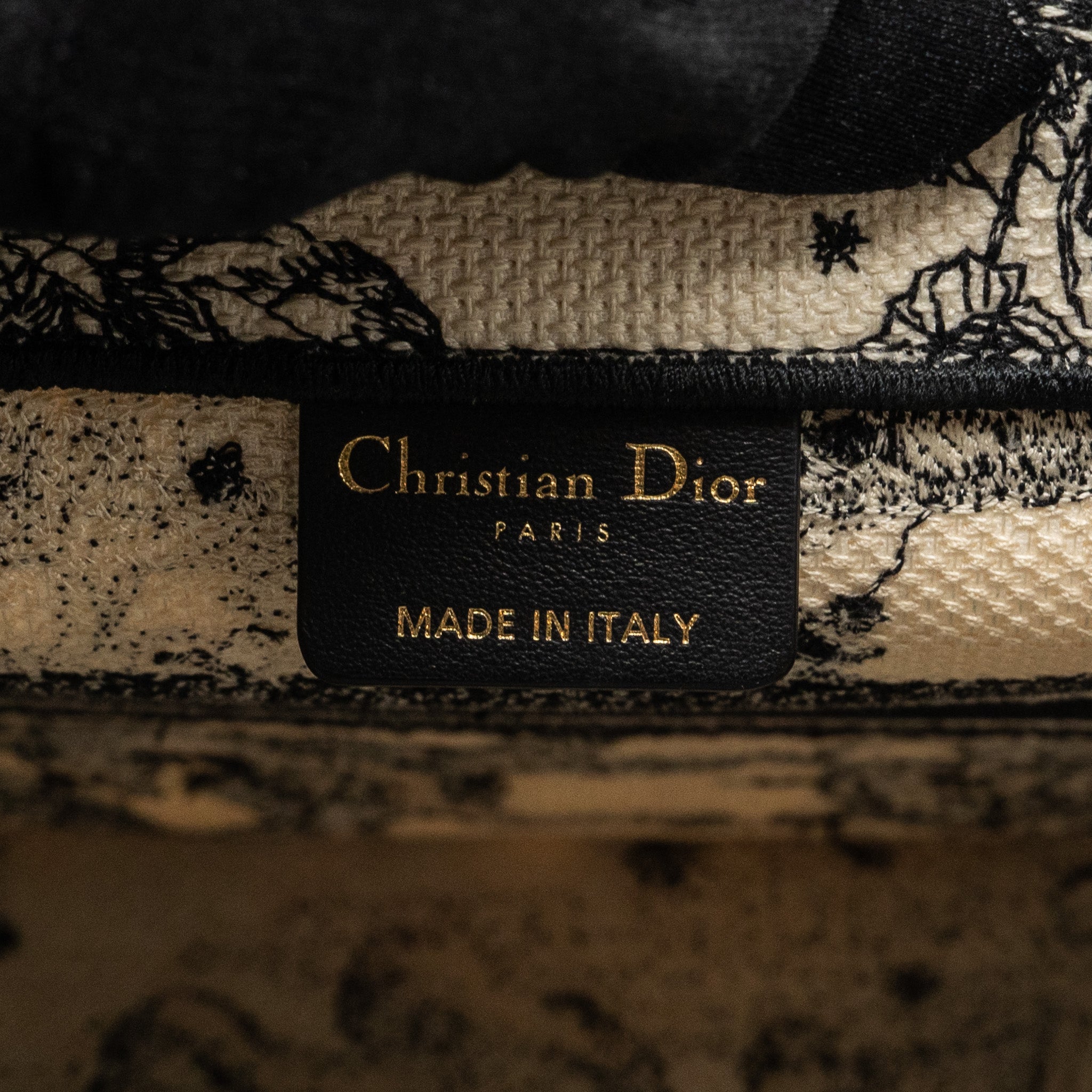dior-small-book-tote-latte-black-toile-de-jouy-zodiac-embroidery
