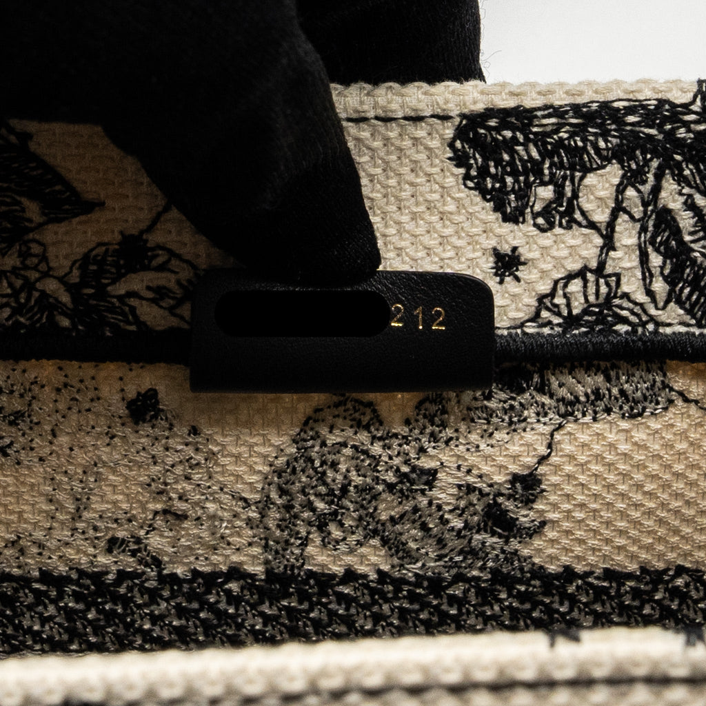 dior-small-book-tote-latte-black-toile-de-jouy-zodiac-embroidery