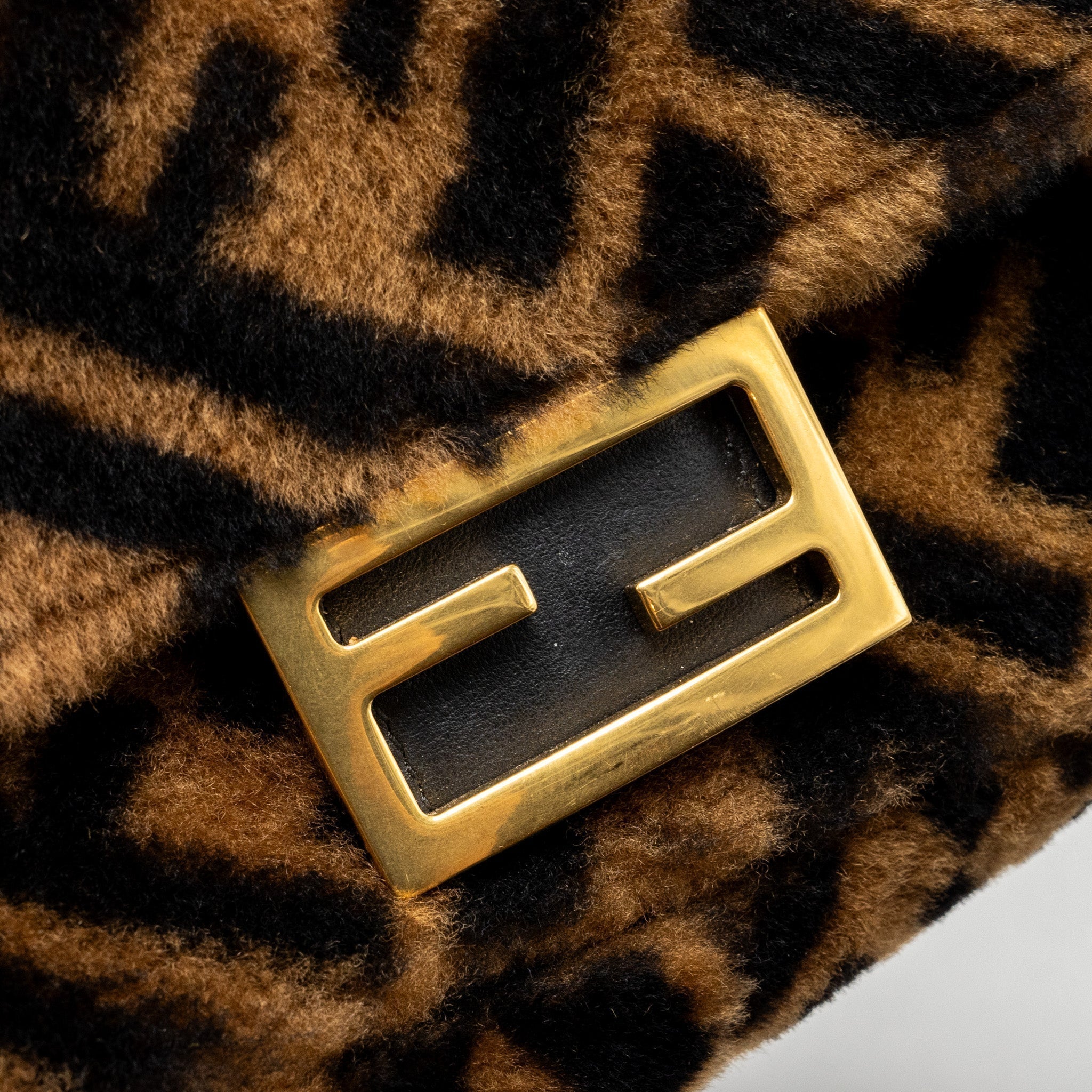 fendi-mini-baguette-bag-lamb-fur-black-brown-ghw
