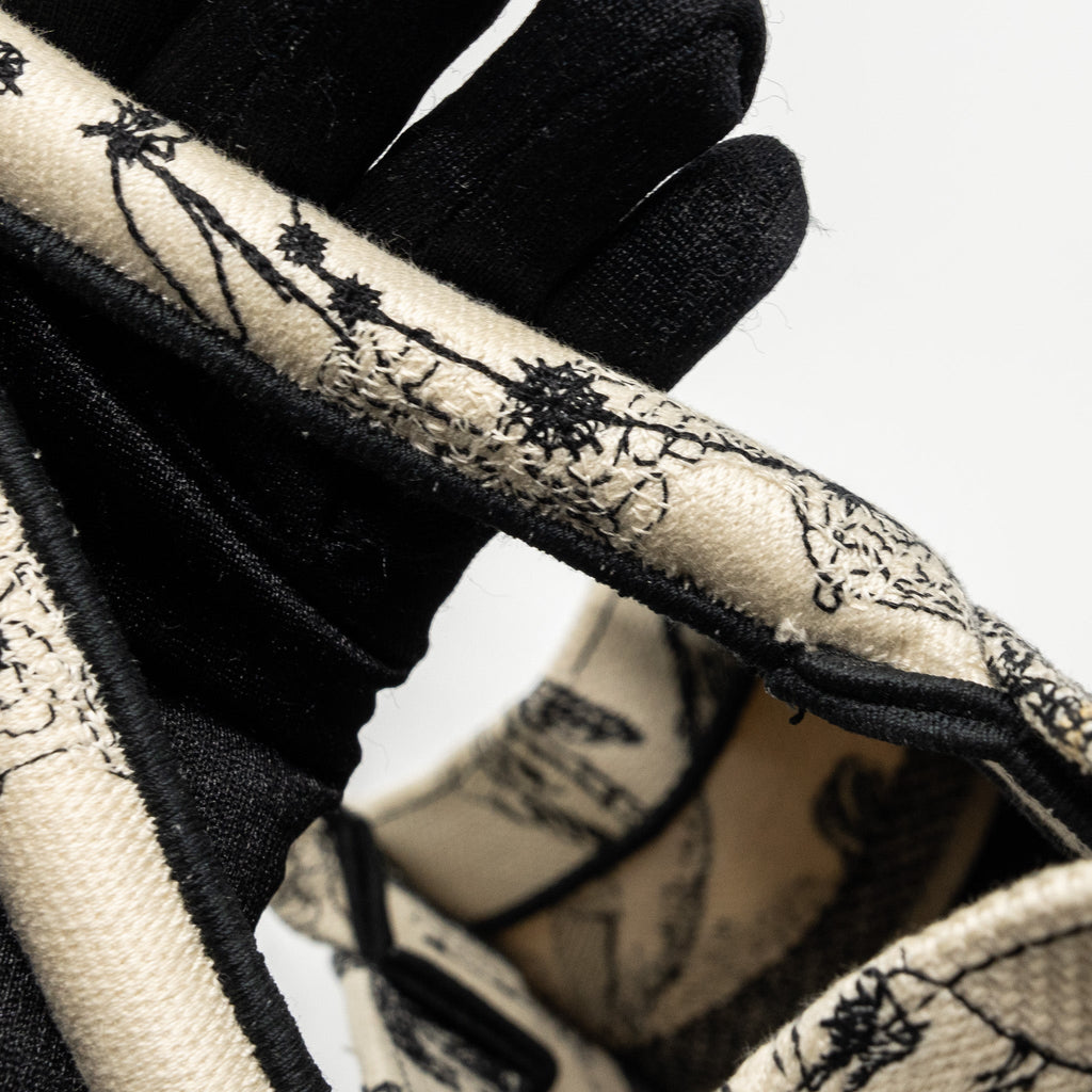 dior-small-book-tote-latte-black-toile-de-jouy-zodiac-embroidery