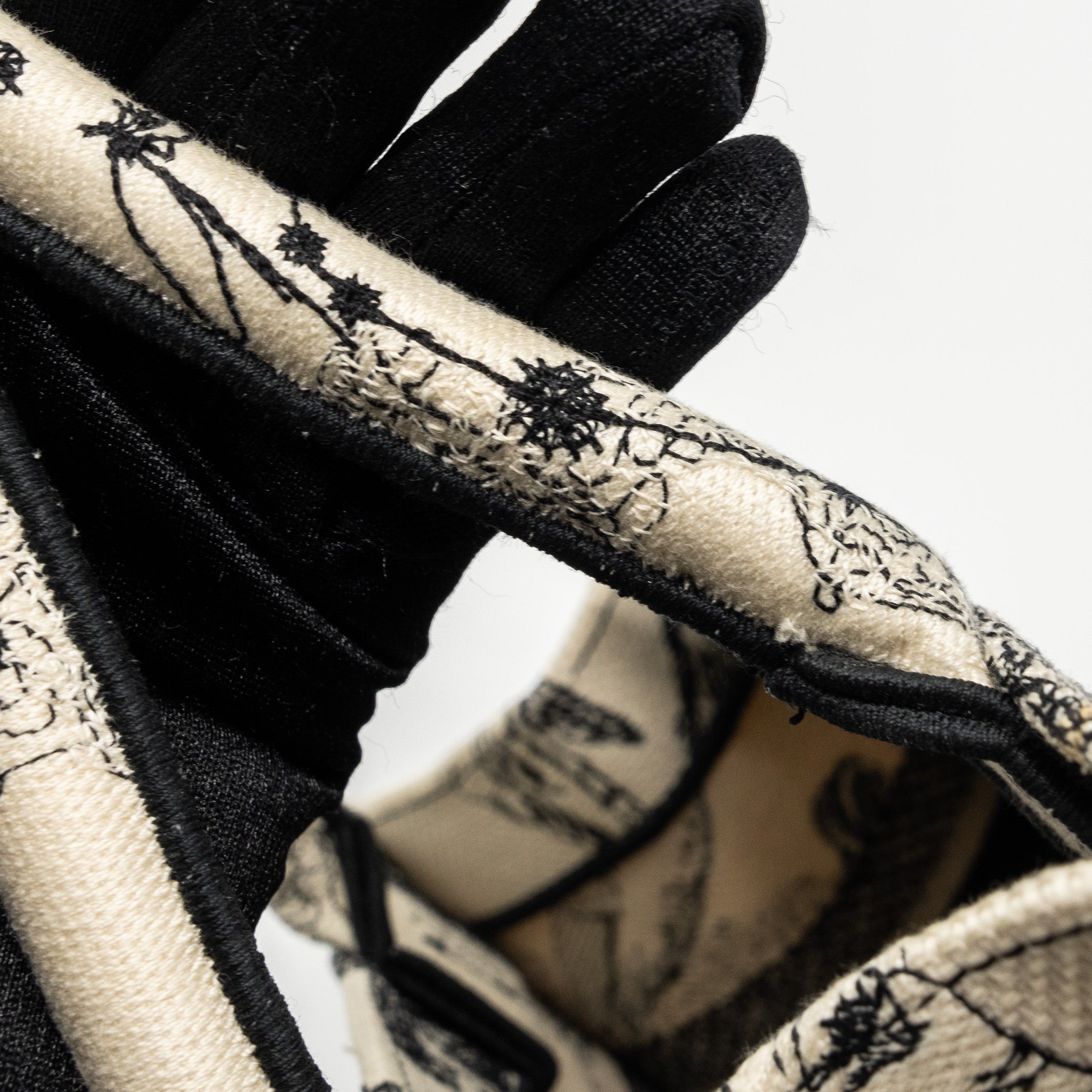 dior-small-book-tote-latte-black-toile-de-jouy-zodiac-embroidery