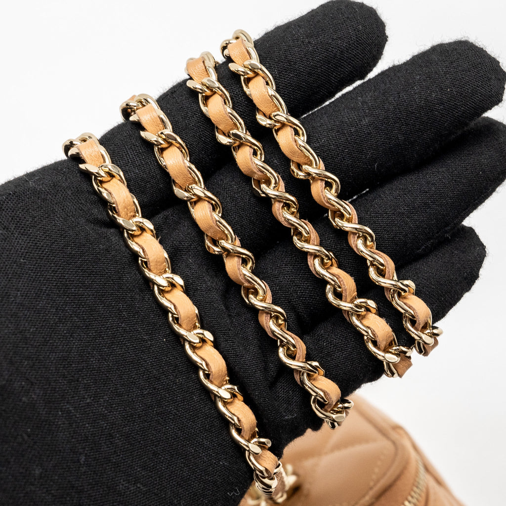 chanel-top-handle-long-vanity-case-with-chain-lambskin-caramel-lghwmicrochip