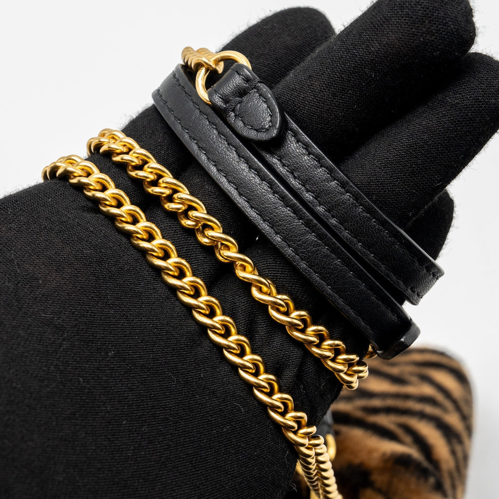 fendi-mini-baguette-bag-lamb-fur-black-brown-ghw