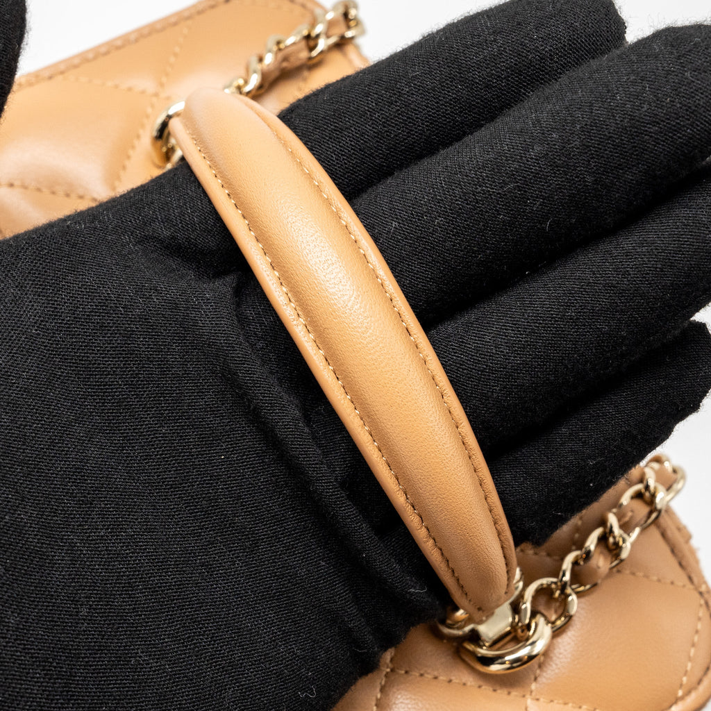 chanel-top-handle-long-vanity-case-with-chain-lambskin-caramel-lghwmicrochip