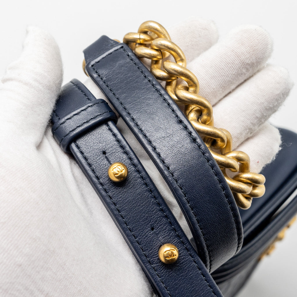 chanel-20b-medium-boy-bag-with-top-handle-calfskin-navy-ghw
