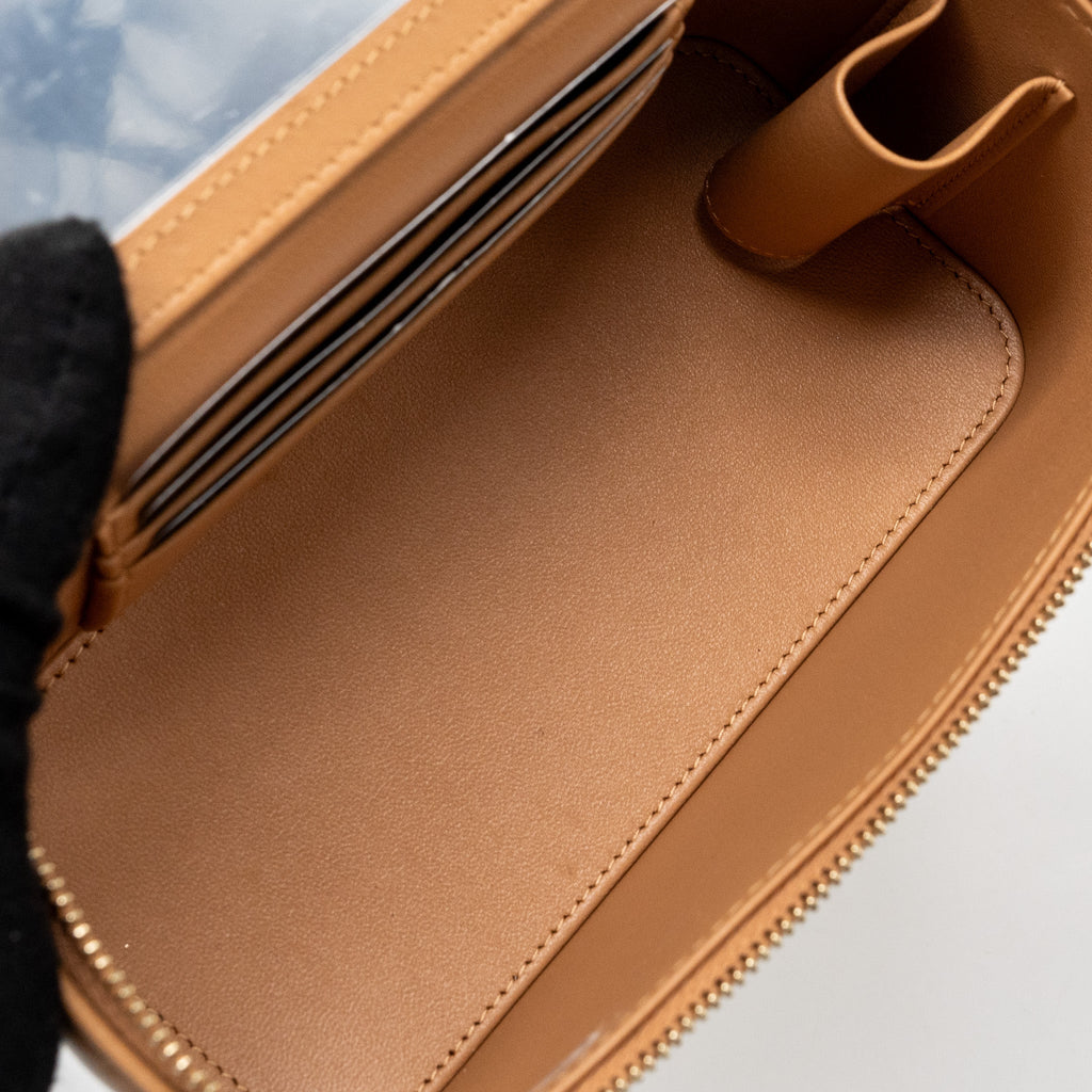 chanel-top-handle-long-vanity-case-with-chain-lambskin-caramel-lghwmicrochip