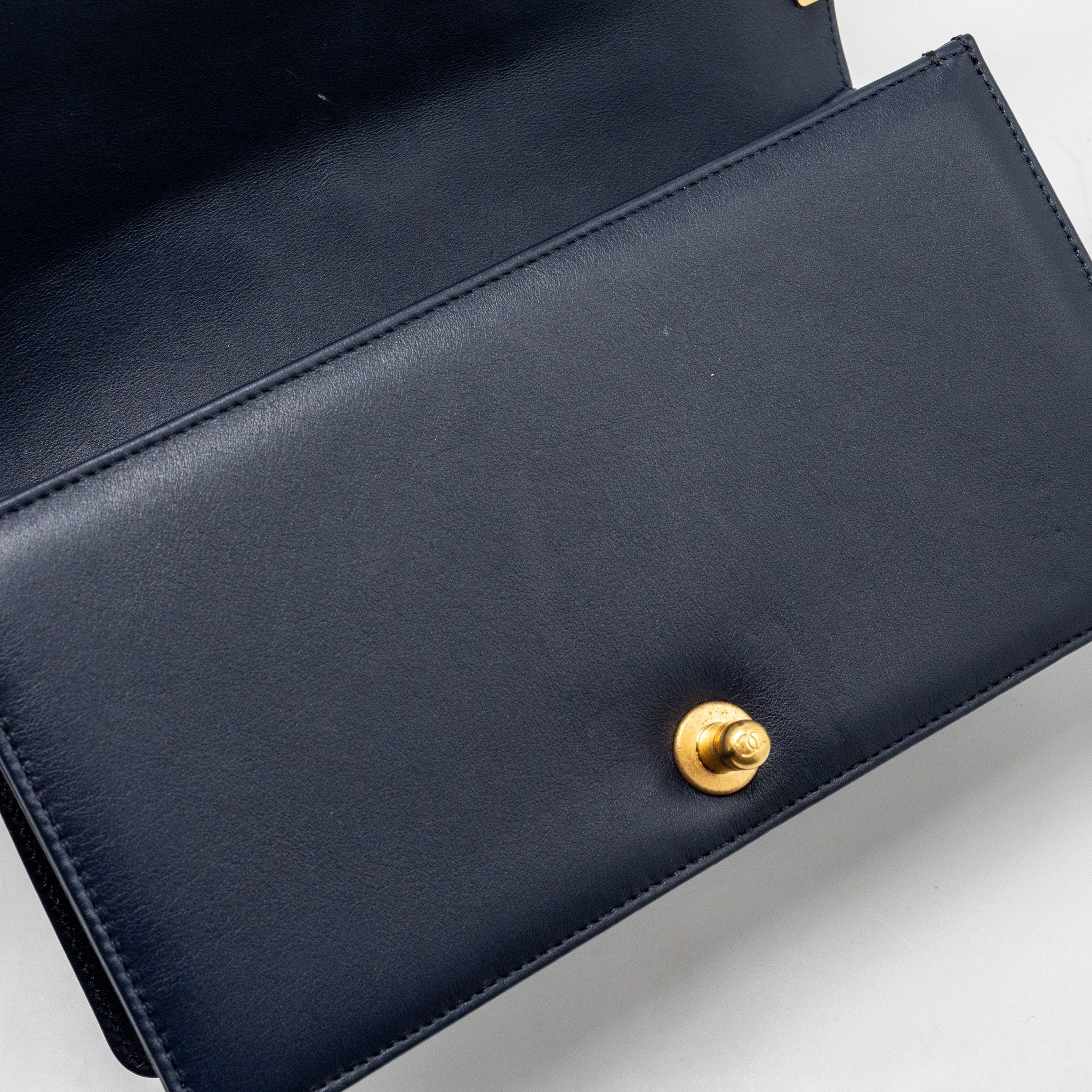 chanel-20b-medium-boy-bag-with-top-handle-calfskin-navy-ghw