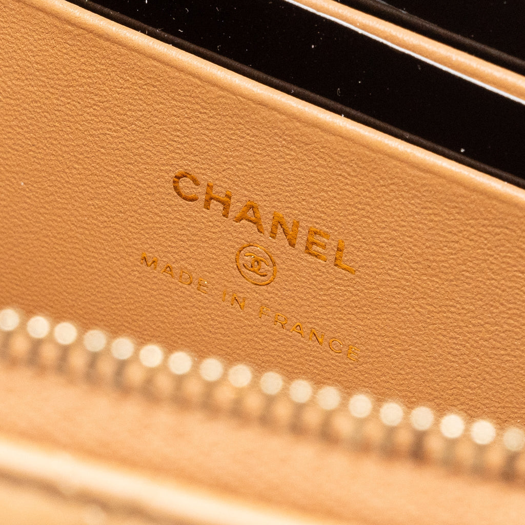 chanel-top-handle-long-vanity-case-with-chain-lambskin-caramel-lghwmicrochip