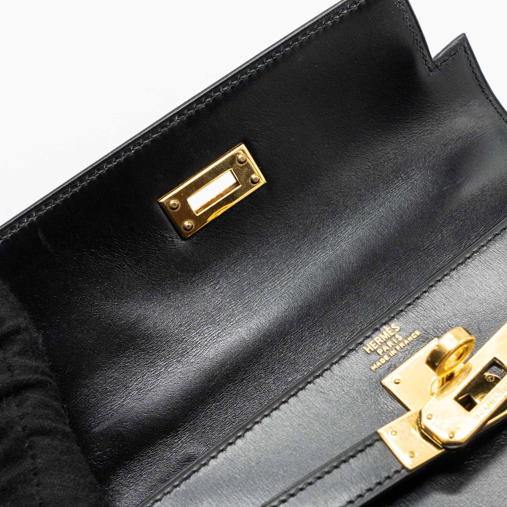 hermes-vintage-kelly-20-box-calfskin-black-ghw-stamp-circle-v