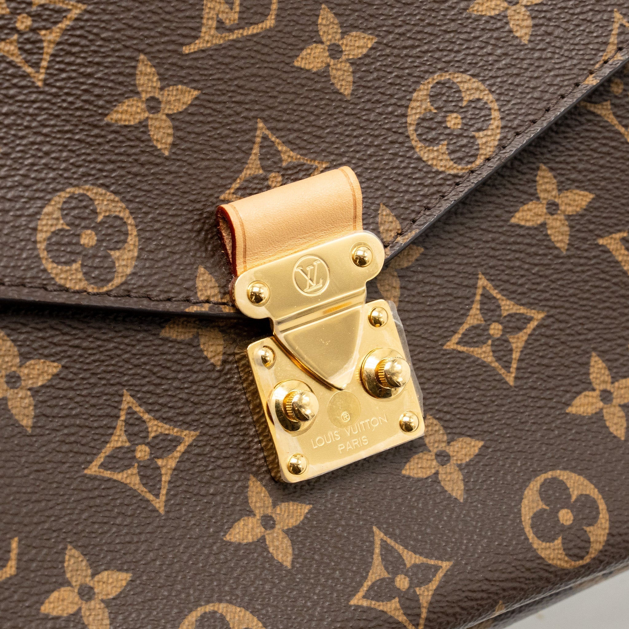 louis-vuitton-pochette-metis-monogram-canvas-ghw-33