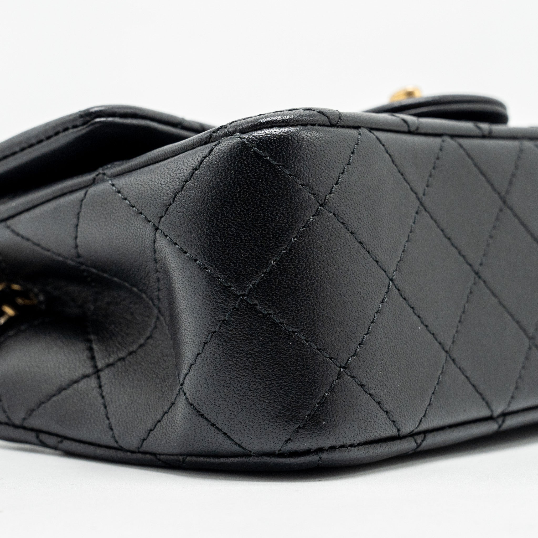 chanel-pearl-crush-mini-rectangular-flap-bag-lambskin-black-ghwmicrochip