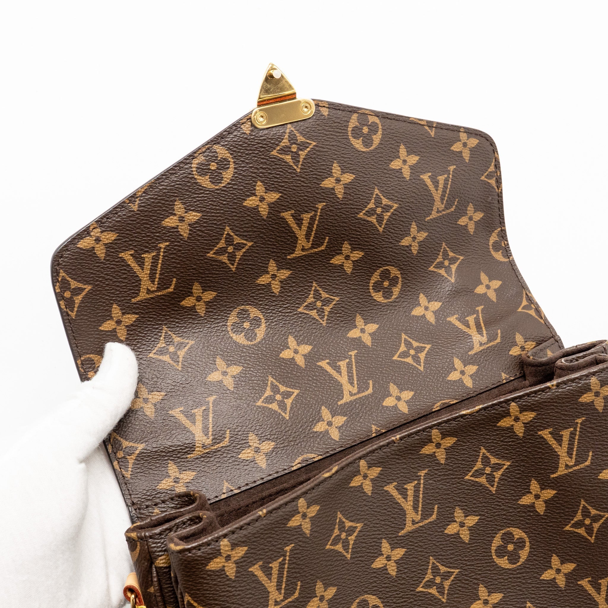louis-vuitton-pochette-metis-monogram-canvas-ghw-33