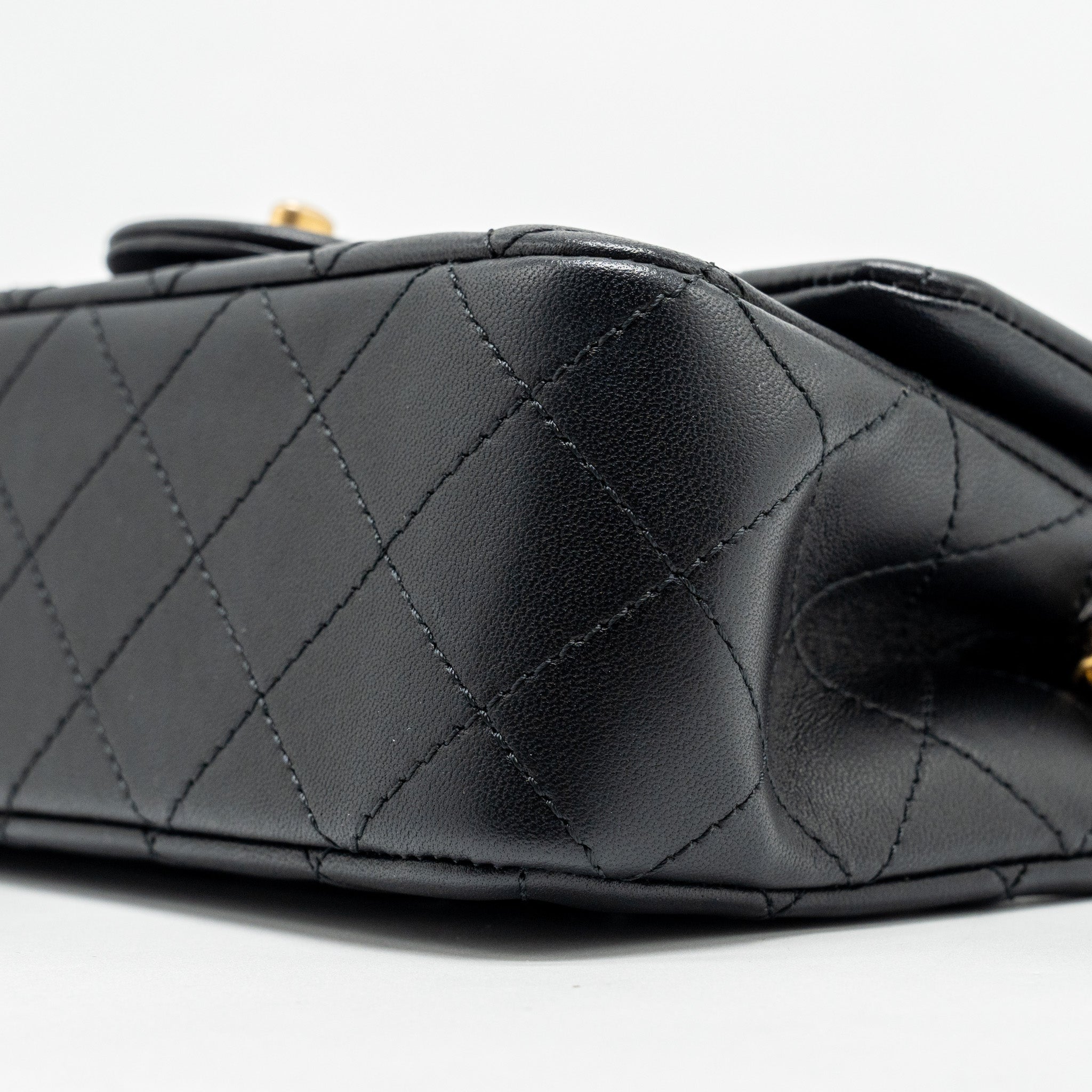 chanel-pearl-crush-mini-rectangular-flap-bag-lambskin-black-ghwmicrochip