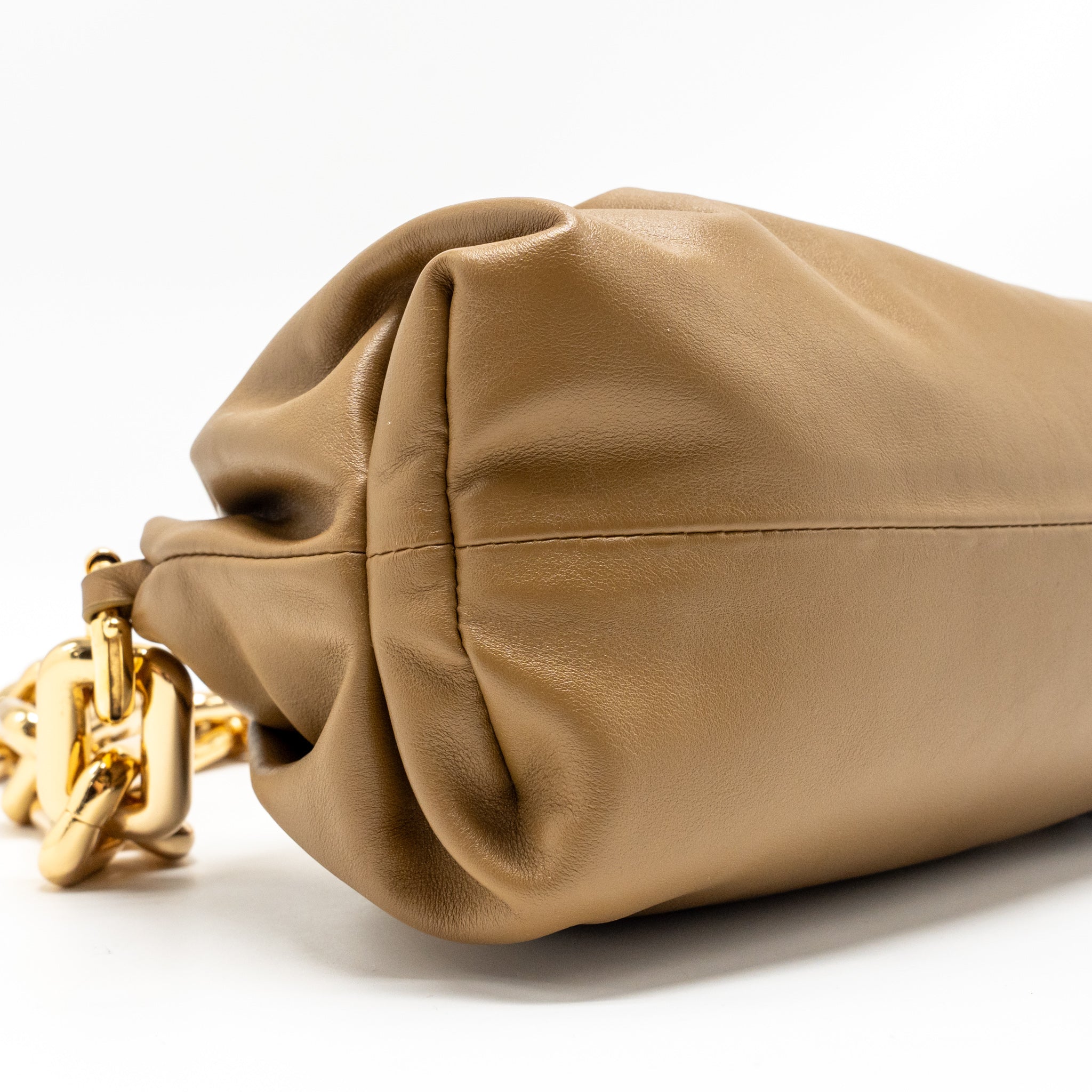 bottega-veneta-chain-pouch-549ou