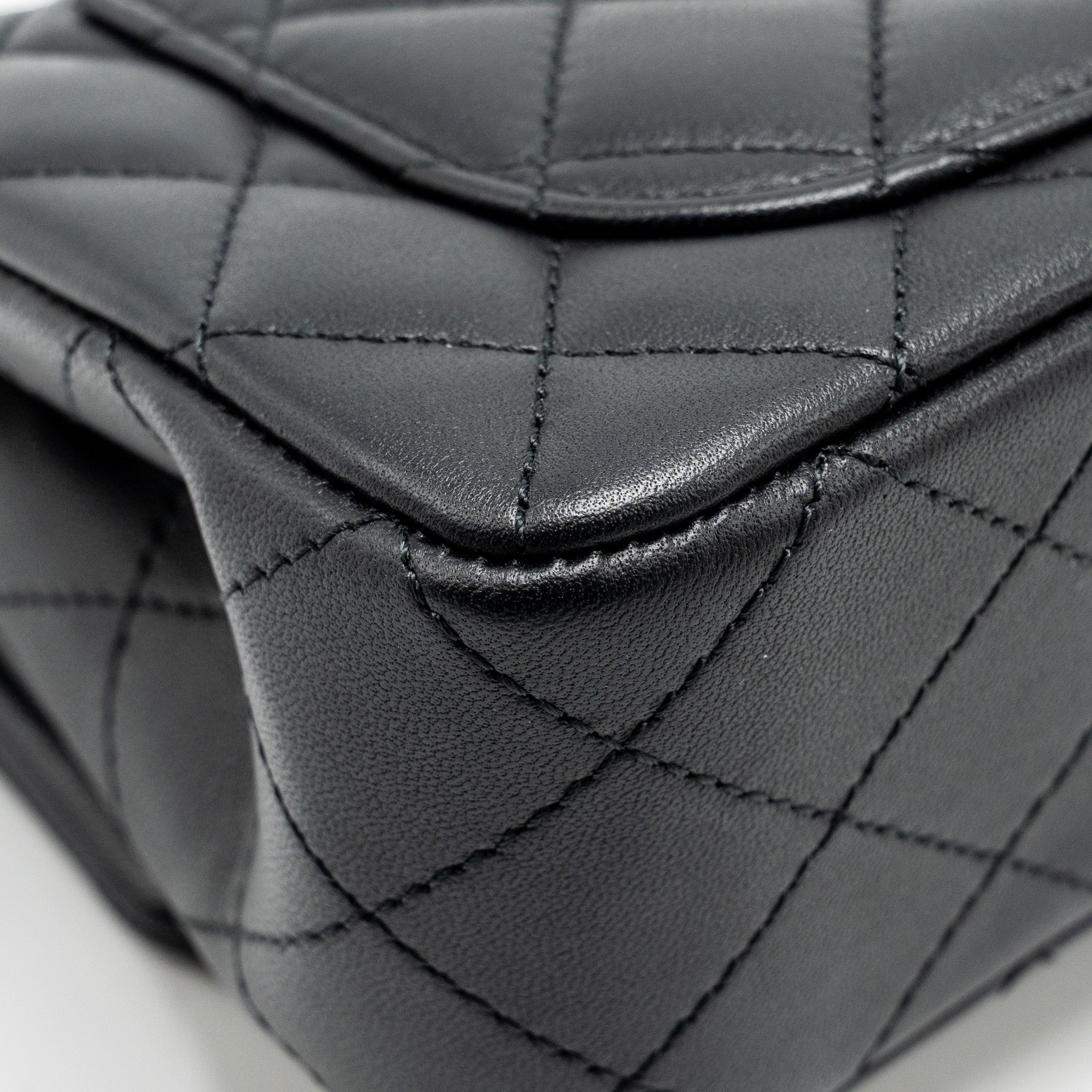 chanel-pearl-crush-mini-rectangular-flap-bag-lambskin-black-ghwmicrochip