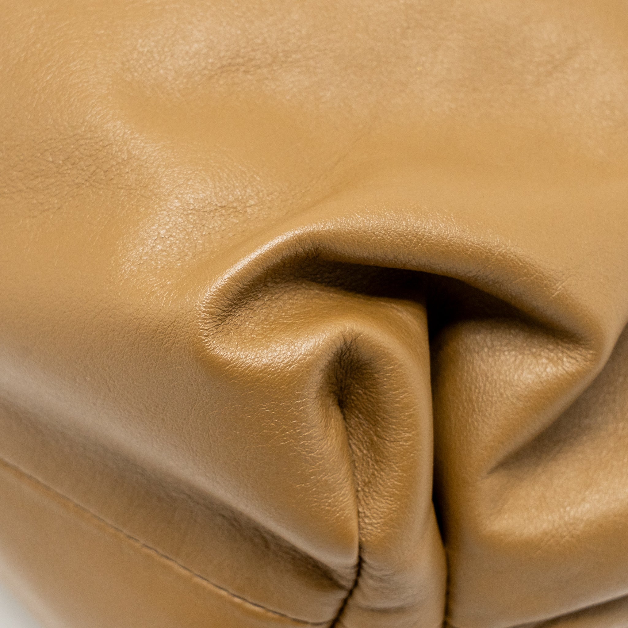 bottega-veneta-chain-pouch-549ou