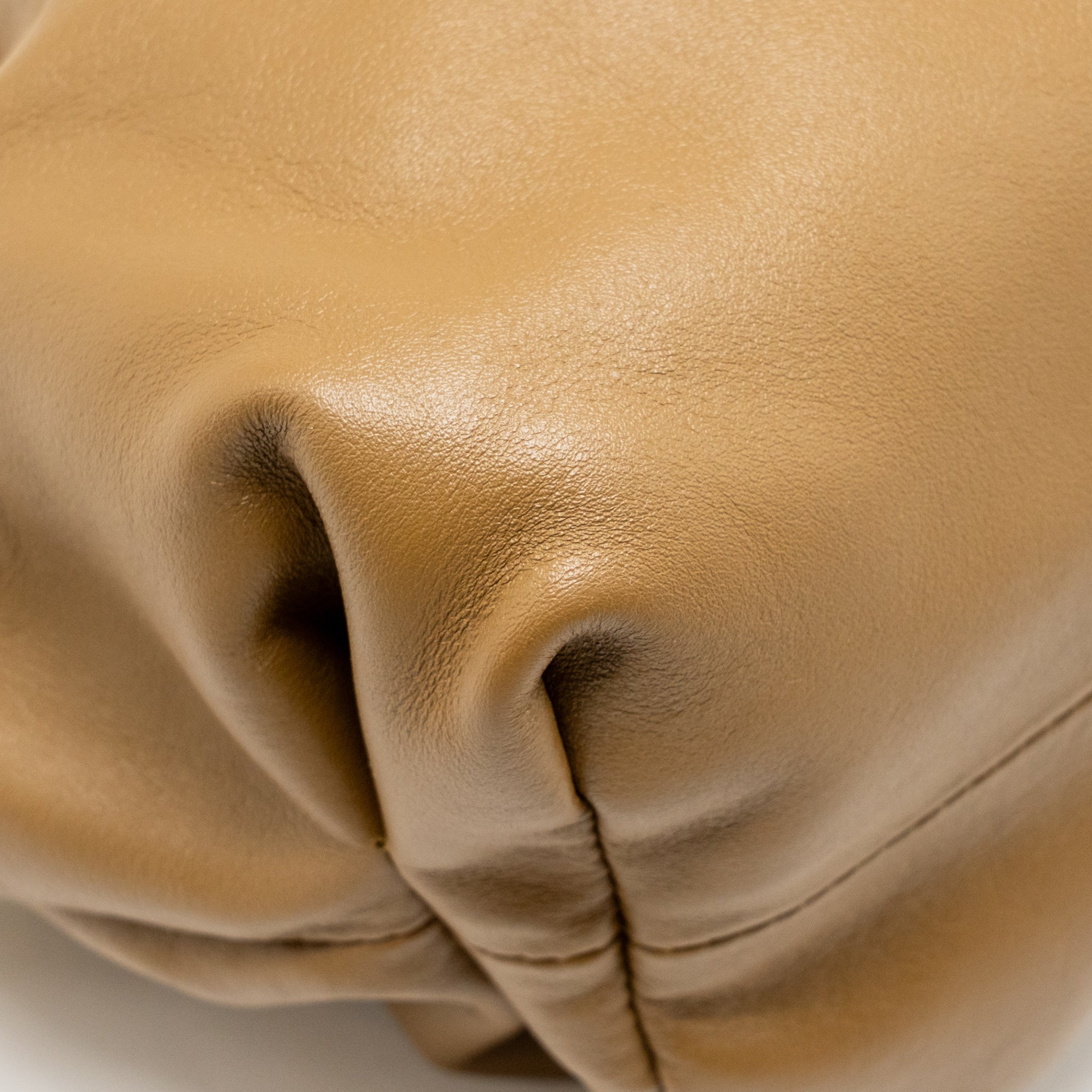 bottega-veneta-chain-pouch-549ou