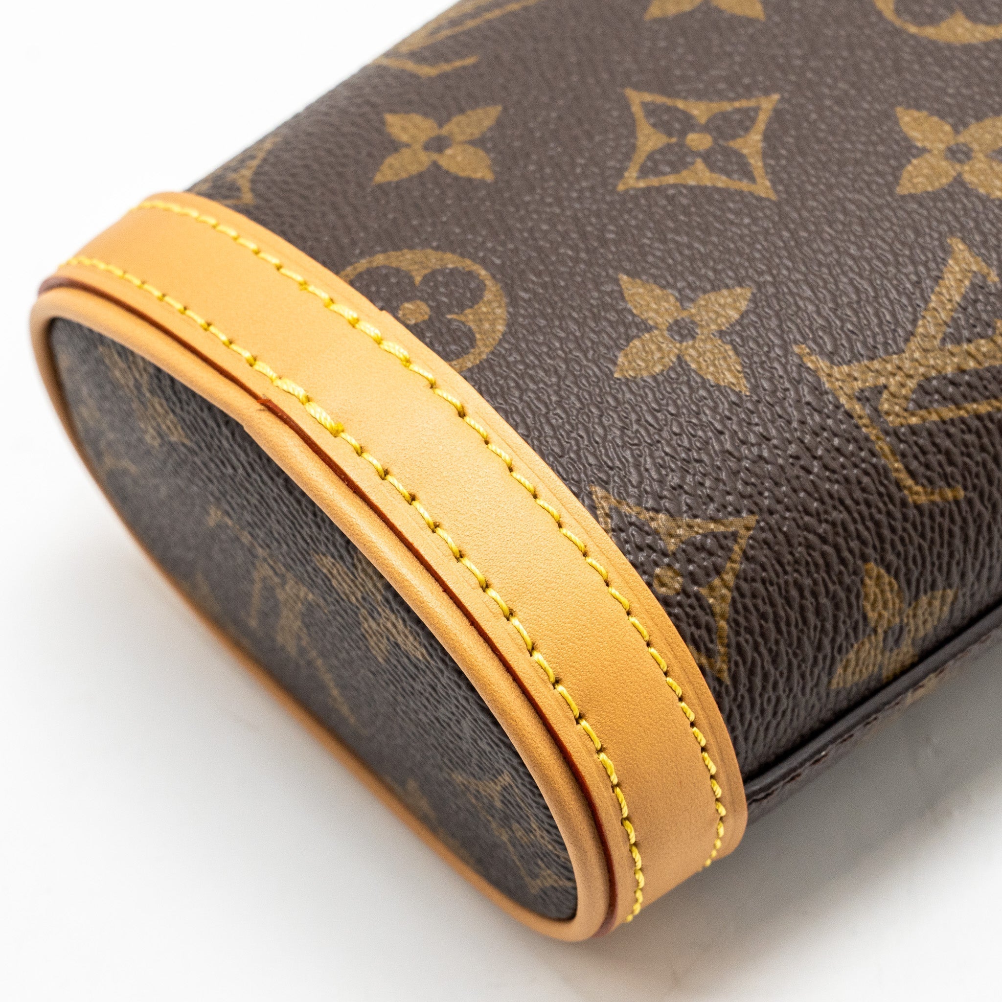 louis-vuitton-fold-me-pouch-monogram-canvas-ghw-2