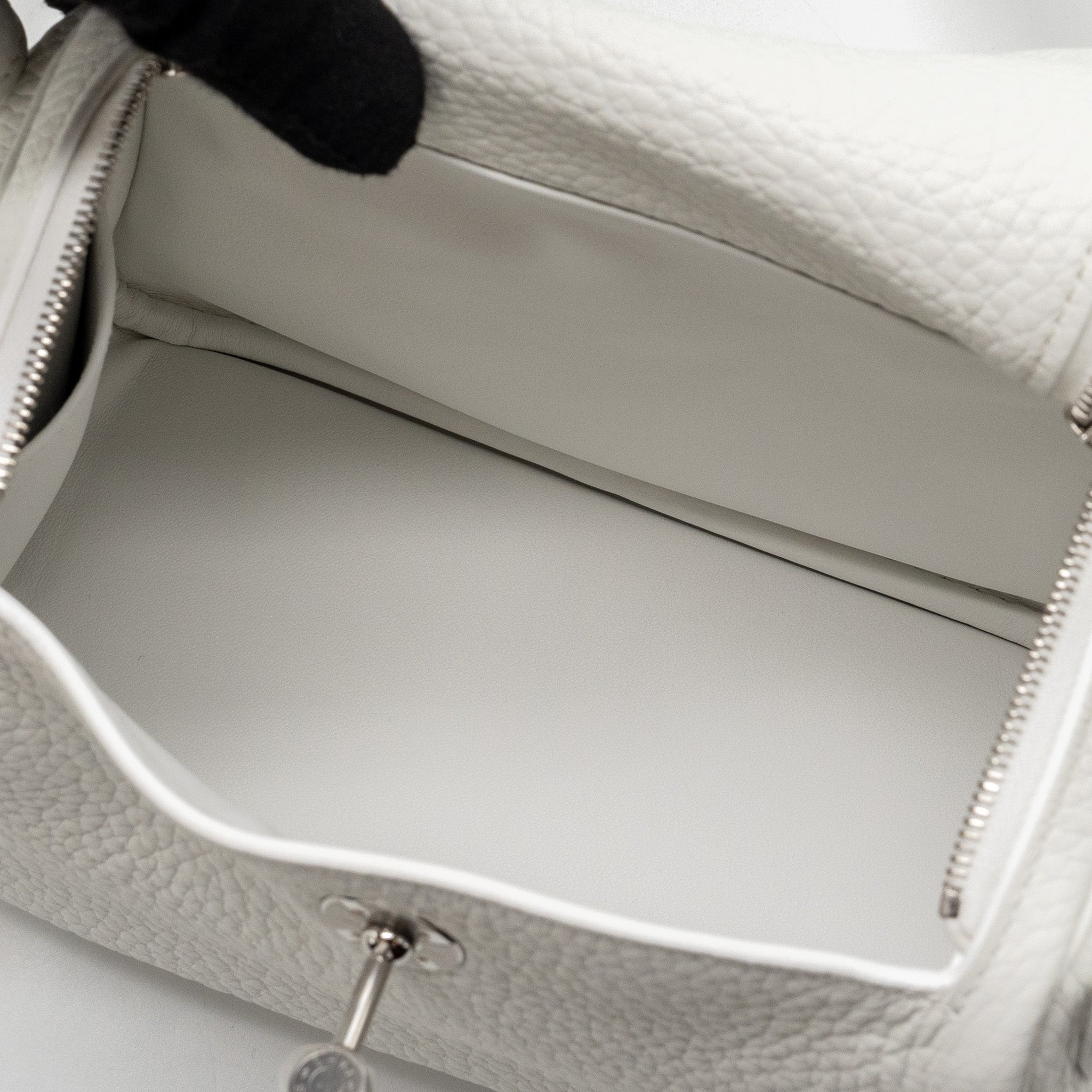hermes-mini-lindy-clemence-new-white-shw-stamp-b