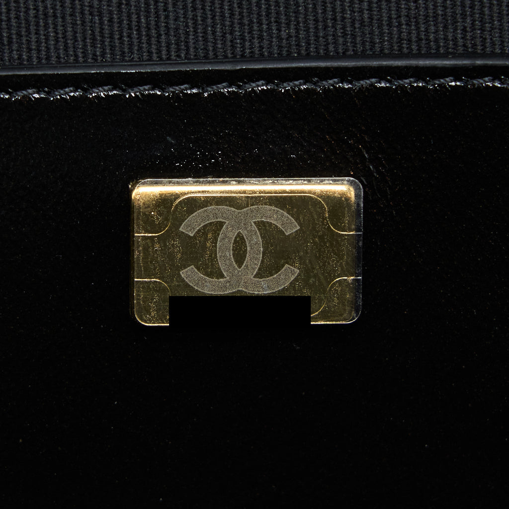 chanel-22a-backpack-patent-black-lghw