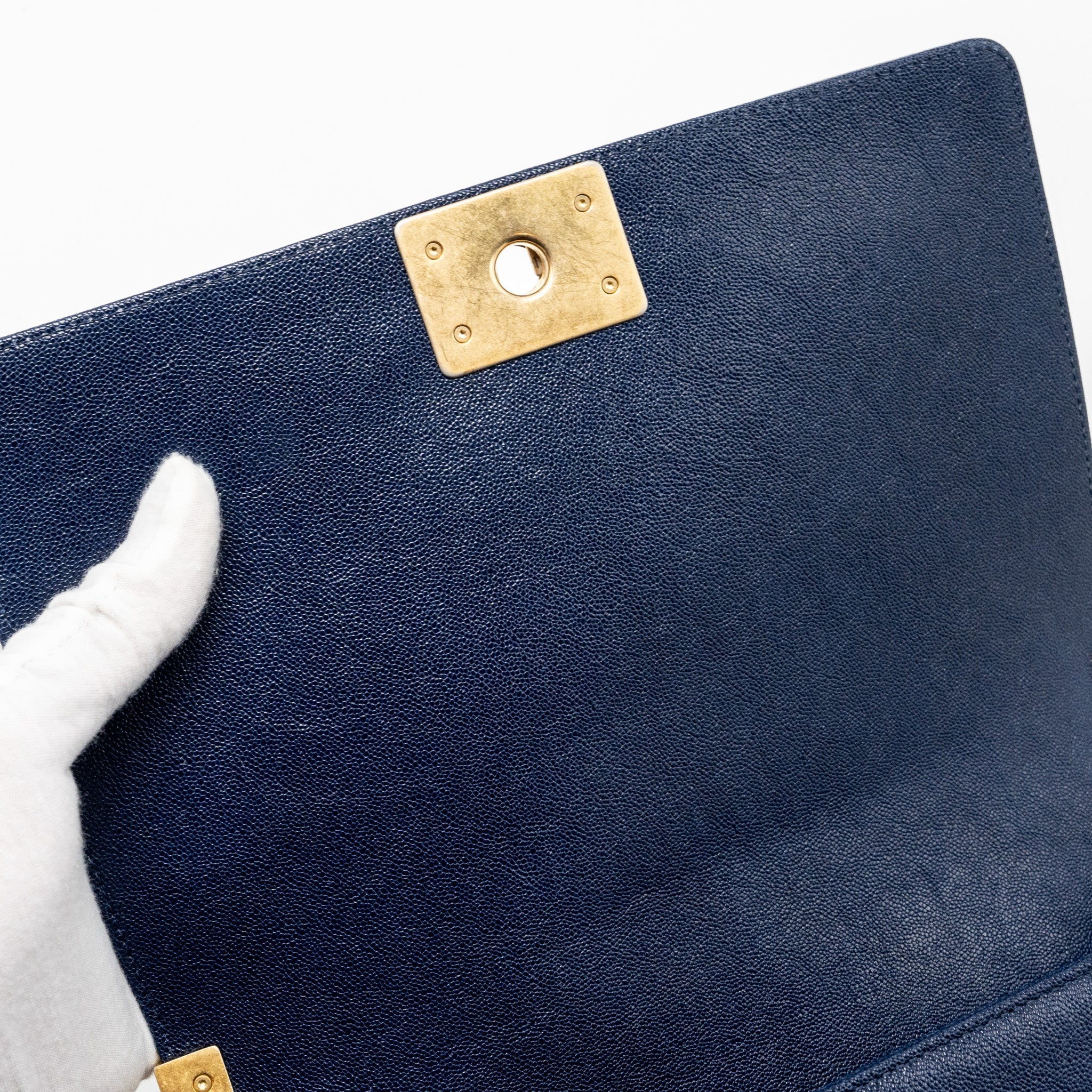 chanel-medium-boy-bag-caviar-navy-ghw