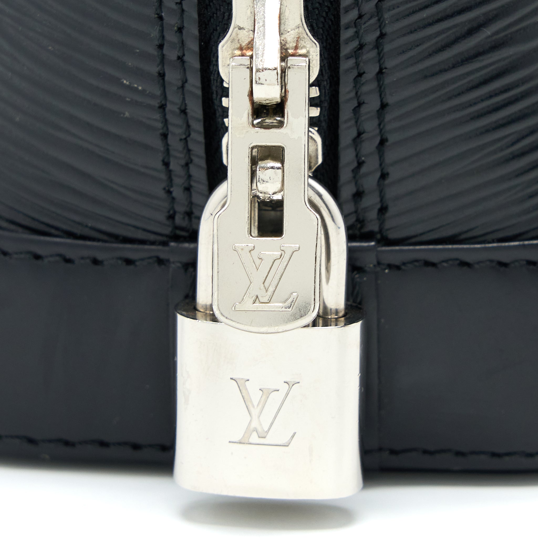 louis-vuitton-alma-bb-epi-black-shw