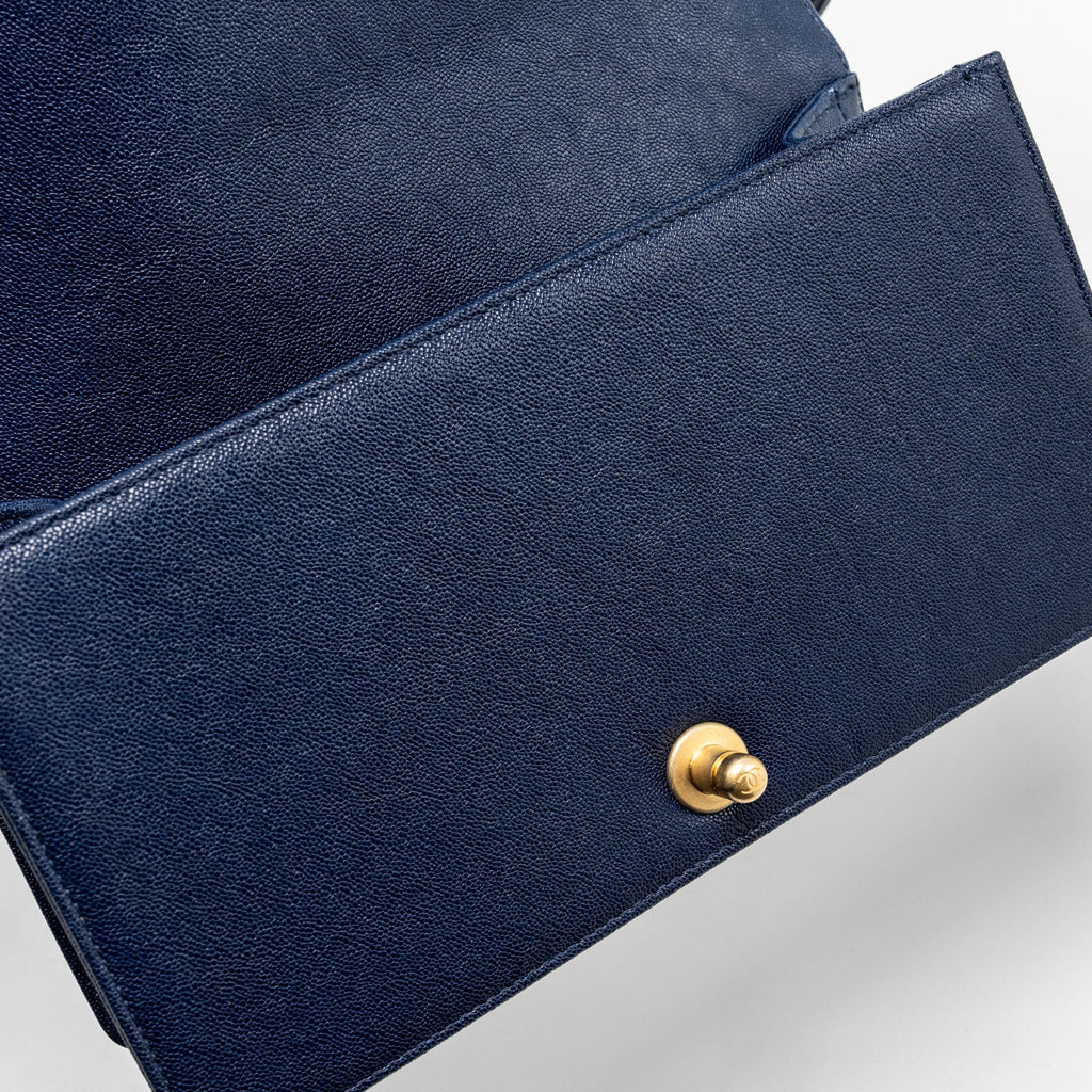 chanel-medium-boy-bag-caviar-navy-ghw