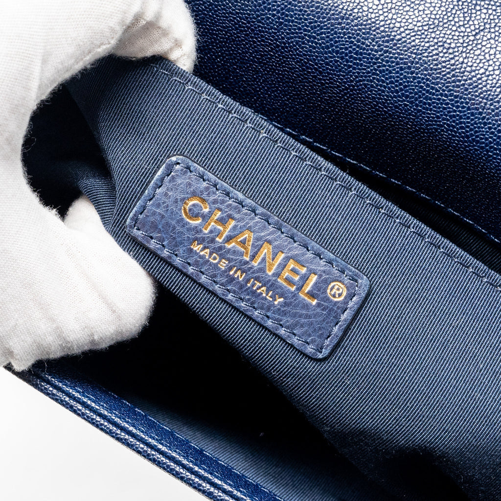 chanel-medium-boy-bag-caviar-navy-ghw