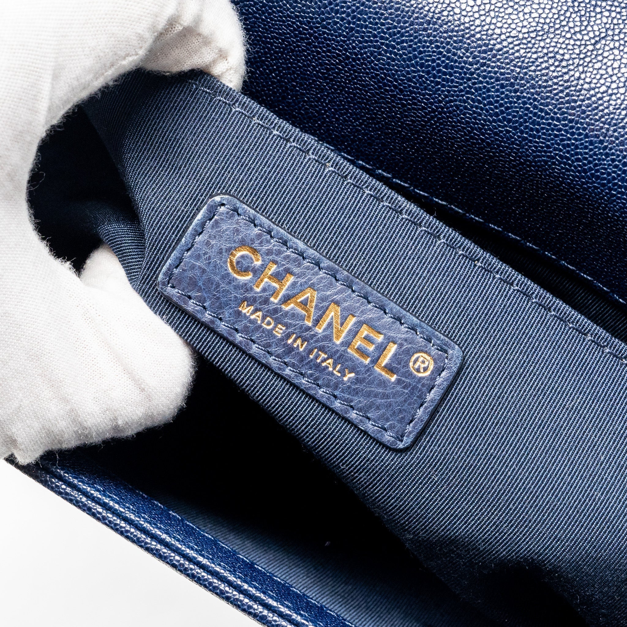 chanel-medium-boy-bag-caviar-navy-ghw