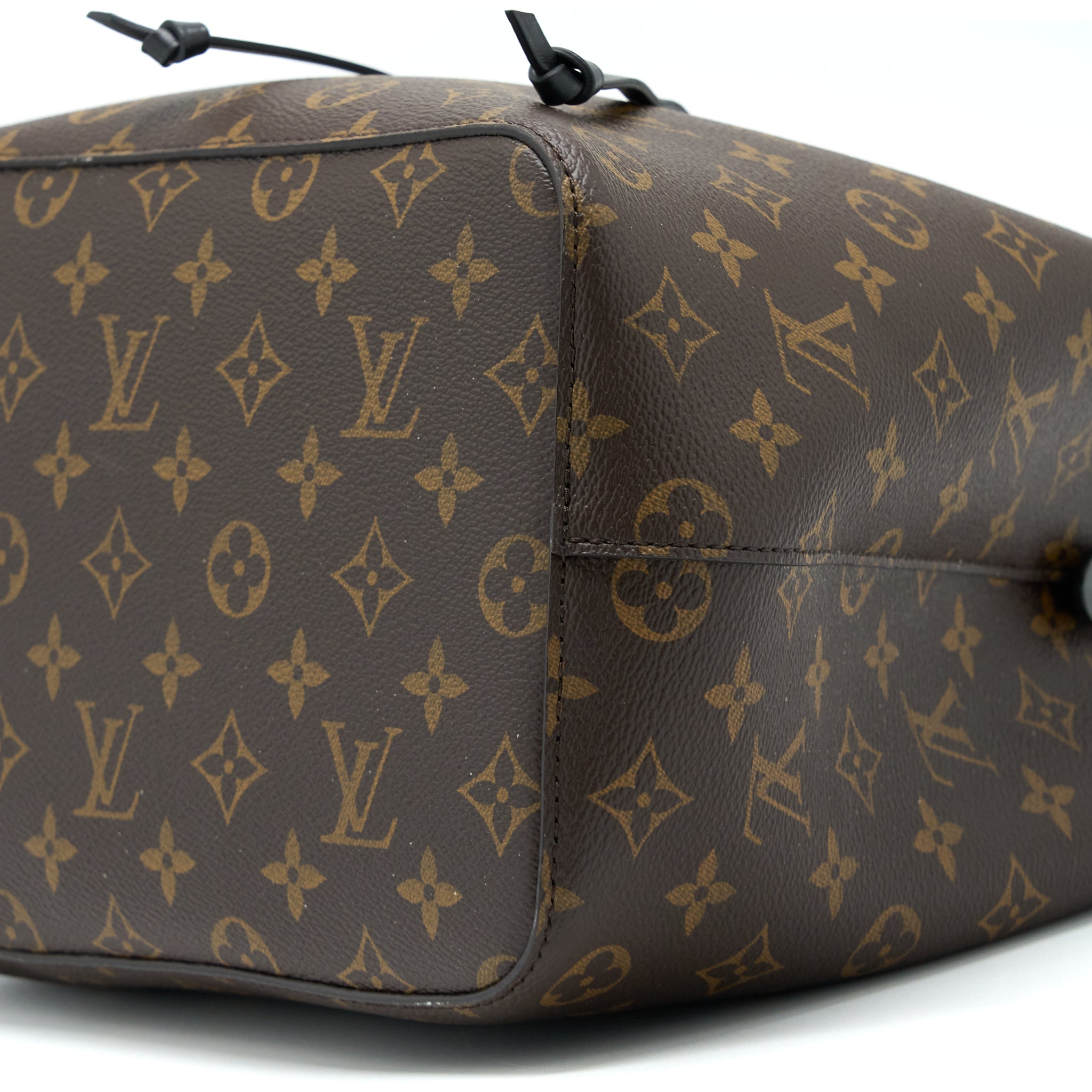 louis-vuitton-neonoe-monogram-canvas-black-ghw