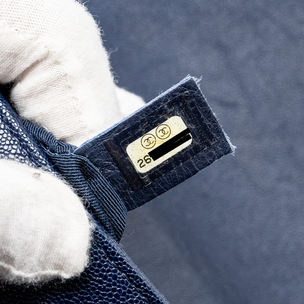 chanel-medium-boy-bag-caviar-navy-ghw