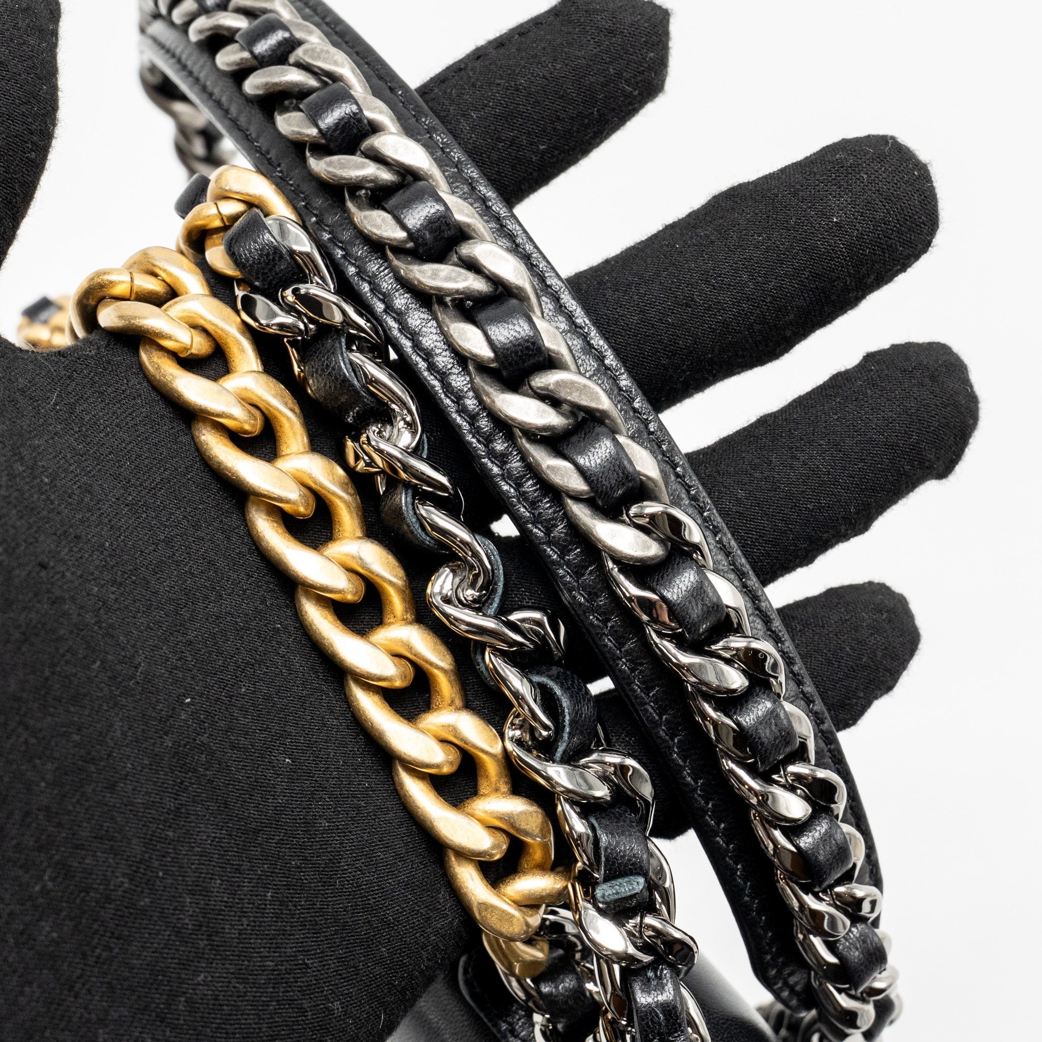 chanel-19-wallet-on-chain-lambskin-black-multicolour-hardware-1
