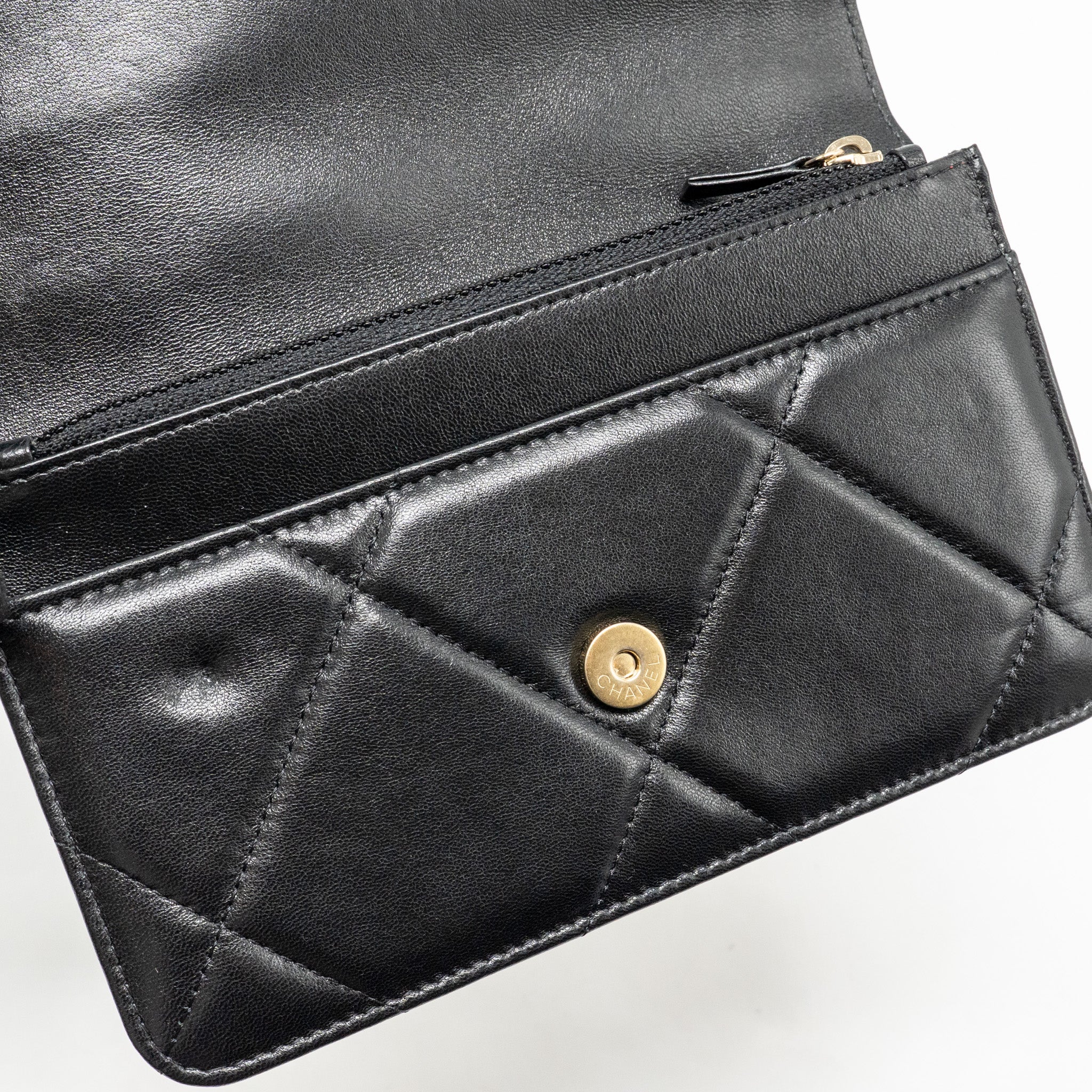 chanel-19-wallet-on-chain-lambskin-black-multicolour-hardware-1