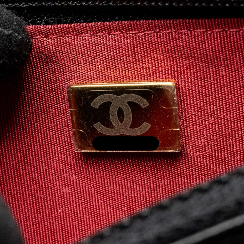 chanel-19-wallet-on-chain-lambskin-black-multicolour-hardware-1