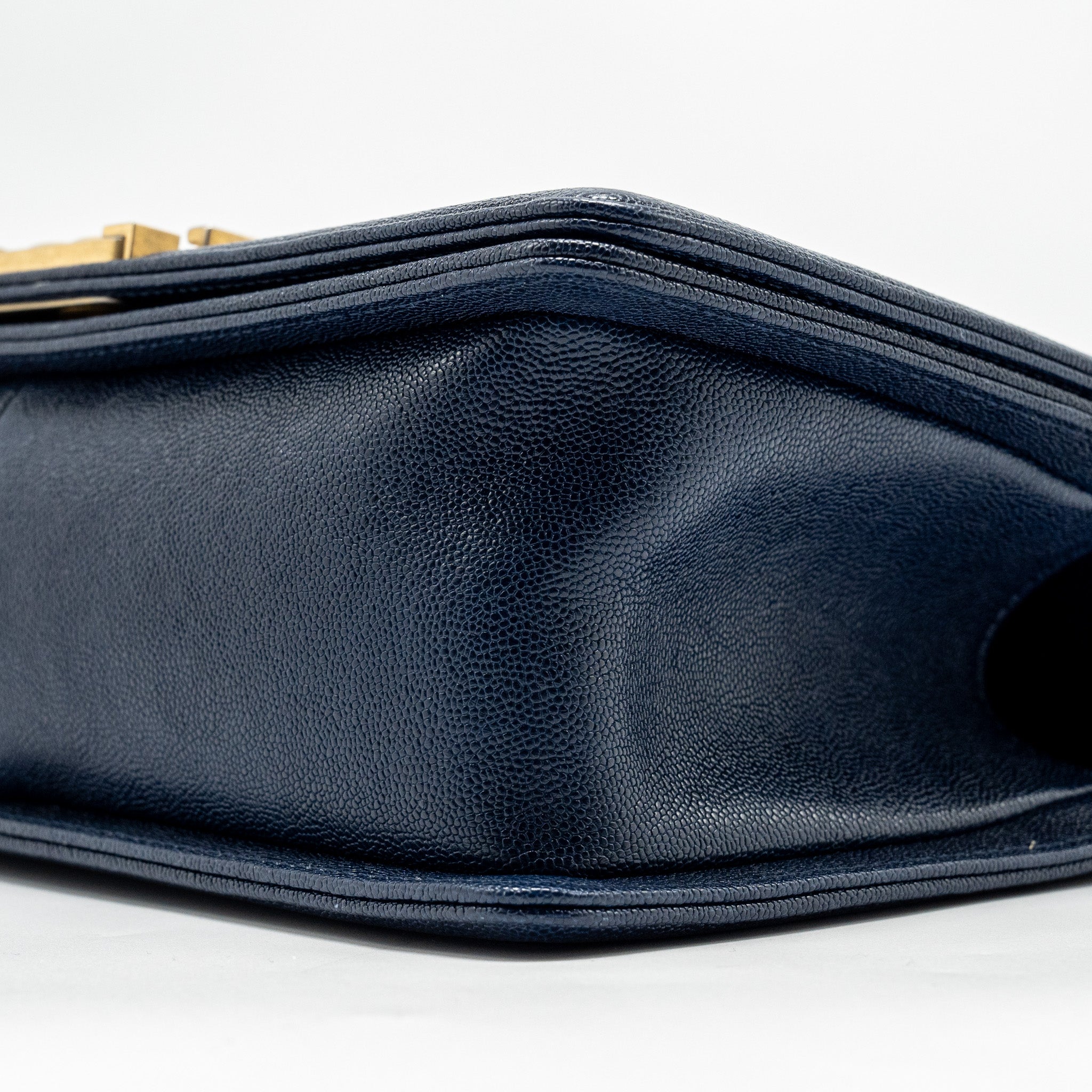 chanel-medium-boy-bag-caviar-navy-ghw