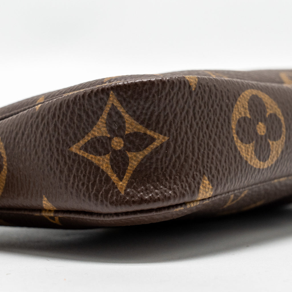louis-vuitton-mini-pochette-accessories-monogram-canvas-ghw-6