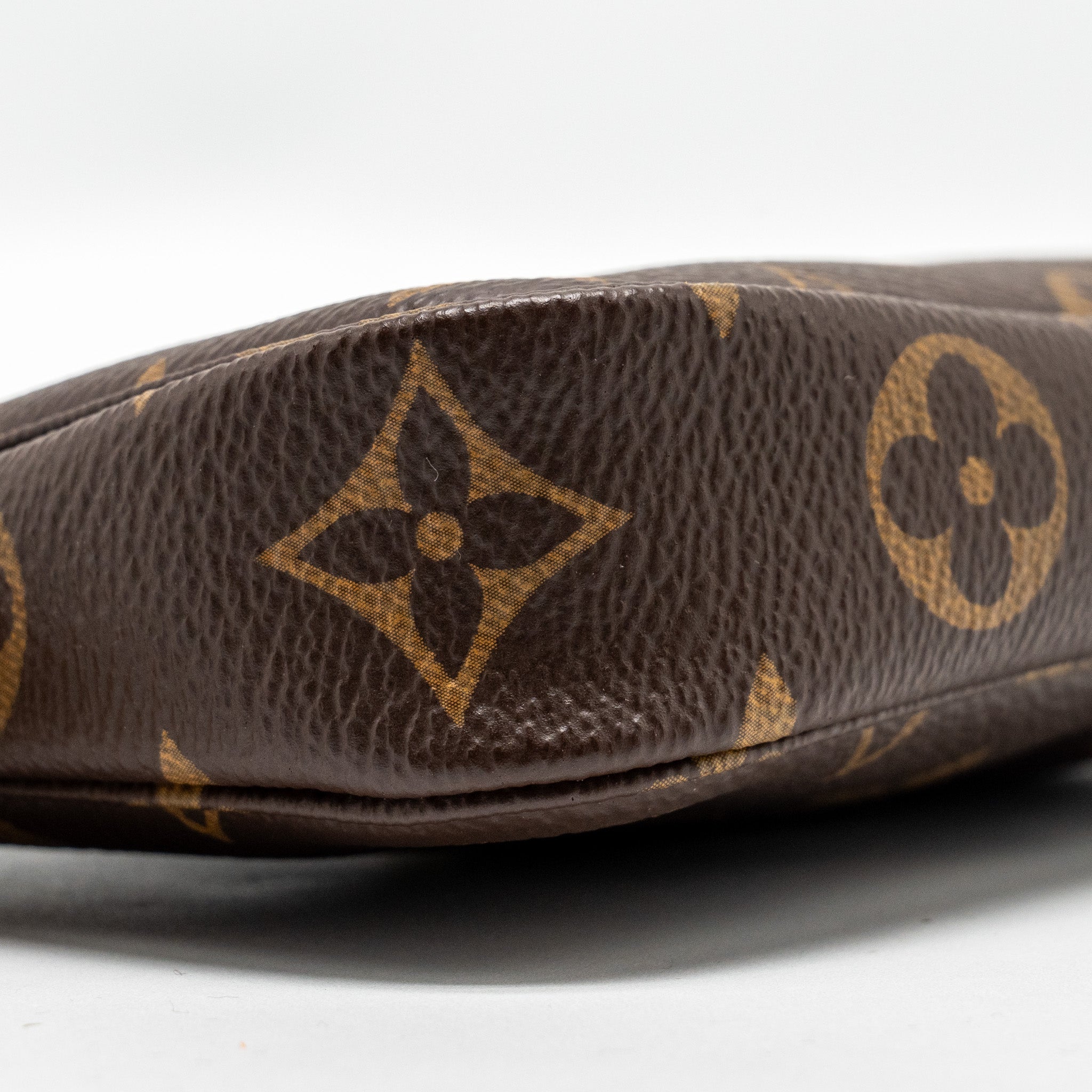 louis-vuitton-mini-pochette-accessories-monogram-canvas-ghw-6